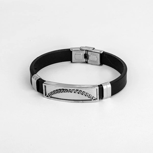 Bracelet pour homme en silicone noir avec plaque en acier inoxydable ajourée motif grec