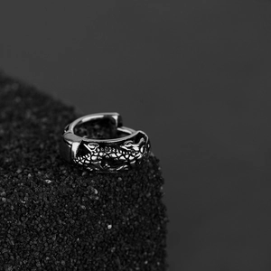 Boucle d'oreille en acier inoxydable vintage avec gravure de dragon sur pierre noire