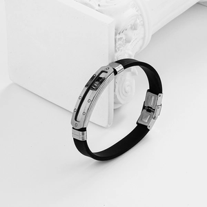 Bracelet ajouré pour homme en acier inoxydable et silicone au design sportif industriel