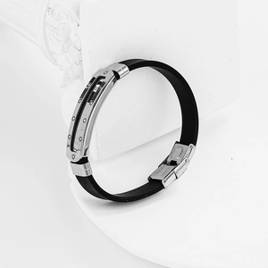 Bracelet sport pour homme en acier inoxydable ajouré et silicone noir style industriel