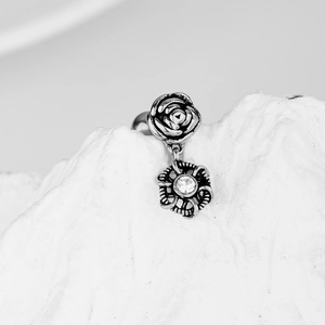 Boucles d'oreilles rétro en acier inoxydable avec rose vintage et pierre de zircon