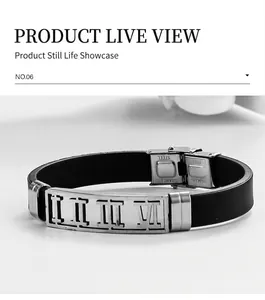 Ausschnitt der römischen Ziffern auf einem Armband aus schwarzem Silikon und Edelstahl