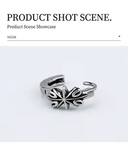 Detail von Vintage Edelstahl Ohrring mit Blumen Stern Reliefmuster und gealtertem Finish