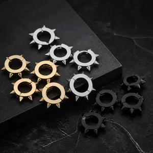 Détails de boucles d'oreilles punk en acier titane avec rivets en or, argent et noir