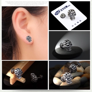 Punk Totenkopf Ohrstecker aus Vintage Titansilber für Damen und Herren im Gothic Stil