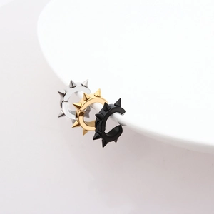 Boucles d'oreilles clips style punk en acier titane en argent, or et noir brillant