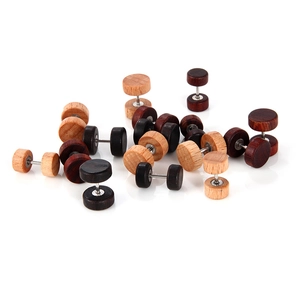 Boucles d'oreilles haltères en bois poli aux couleurs naturelles et style hip-hop
