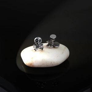 Boucles d'oreilles tête de mort punk gothique en acier inoxydable argent vieilli