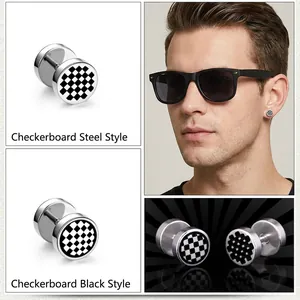 Boucles d'oreilles haltères en acier titane avec motif damier pour homme style urbain