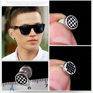Boucles d'oreilles haltères en titane pour hommes avec motif à damier de 10mm