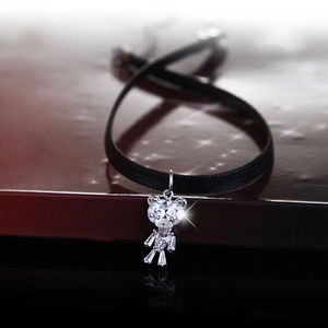 Collana con Ciondolo a Orso Choker in Corda di Pelle Nera per Donna Rame Zirconia Intarsiata Catena Regolabile Gioielli Moda