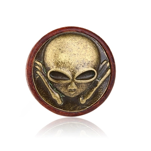 Dilatatore orecchio alieno in bronzo vintage e legno scuro per stile piercing punk
