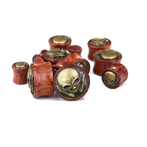 Dilatatori orecchie in legno retrò con teschio alieno in bronzo in varie dimensioni bianche