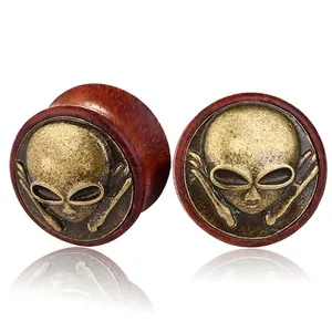 Plug orecchie in legno retrò con intarsio alieno in lega stile gothic punk