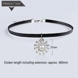 Sonnenblumen-Choker mit weißer Perle und Kristallblüten auf 400mm schwarzer Kordel