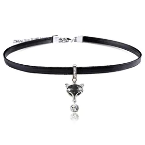 Ras de cou classique en cordon noir avec pendentif renard argenté et cristaux brillants