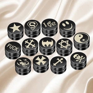Lot de 14 boucles d'oreilles magnétiques noires rock et croix sans perçage