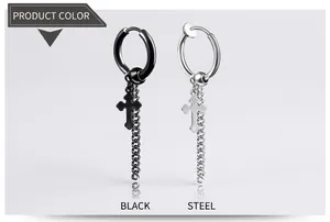 Détail de boucles d'oreilles créoles en acier titane avec croix et chaîne en noir et argent