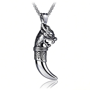 Collier rétro en acier inoxydable avec pendentif tête de loup et dent, détails totem