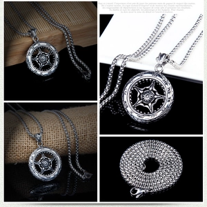 Collier pendentif ancre rétro en acier inoxydable avec chiffres romains vues multiples