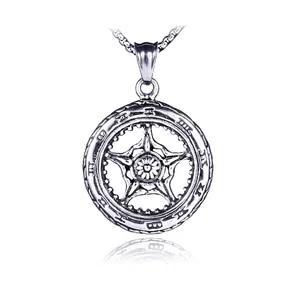 Collier Pendentif Gouvernail en Acier Inoxydable Vintage pour Hommes Hip Hop Punk Étoile à Cinq Branches Chiffres Romains Bijoux