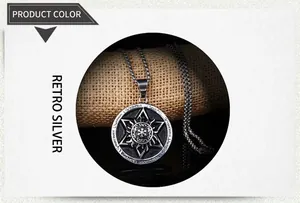 Détail macro du collier hexagramme en argent antique avec pendentif croix solaire