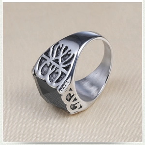 Bague rétro pour hommes en acier inoxydable avec grand gemstone noir et détails gravés