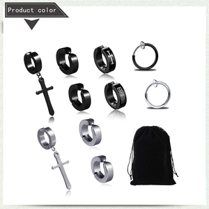 Set di orecchini a croce e cerchi con custodia a coulisse in velluto nero elegante