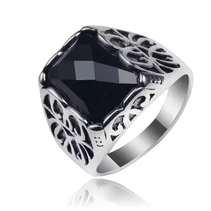 Chevalière Homme en Acier Titane Vintage Argent Antique Poli Design Gravé Avec Strass Noir Carré Bijoux Punk
