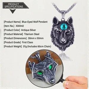 Détails du pendentif tête de loup en acier inoxydable avec yeux bleus et chaîne