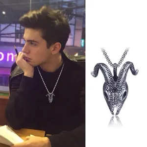 Collier avec pendentif tête de bélier punk rétro en acier inoxydable fini vieilli