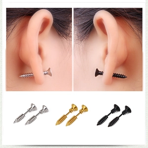Set di orecchini a vite stile punk nei colori argento, oro e nero per un look creativo
