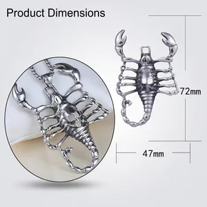 Tableau détaillé des tailles montrant la hauteur de 72mm du pendentif scorpion en acier