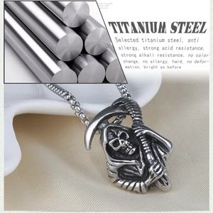Retro hip-hop titanium steel skull pendant necklace with square chain in vintage silver