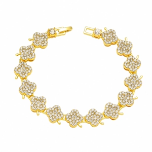 Bracelet chaîne trèfle doré avec pavé de cristaux étincelants et fermoir élégant