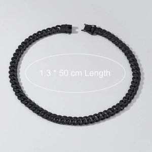 Details der 13mm schwarzen Cuban-Kette mit Zirkonia-Besatz, 50cm Länge und Verschluss