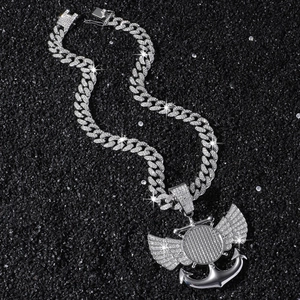 Collier hip hop avec pendentif aile et ancre et chaîne à maillons cubains givrés