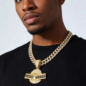 Chaîne cubaine homme style hip hop dorée avec pendentif Bread Winner serti de cristaux