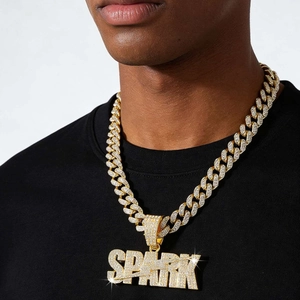 Collier hip hop pour hommes avec chaîne cubaine dorée et pendentif SPARK serti
