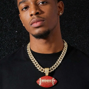 Collier hip hop doré pour homme avec grand pendentif football en strass rouges et blancs
