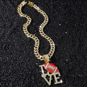 Collier Hip Hop Homme Pendentif Love Rugby Iced Out Alliage de Zinc Strass Chaîne Cubaine Bijoux Mode Urbaine Cadeau Fête