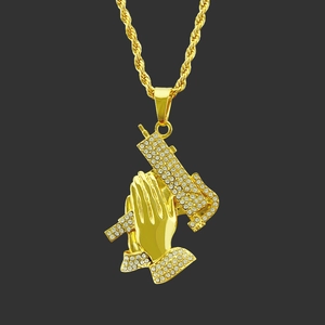 Collier Hip Hop Plaqué Or avec Pendentif Mains en Prière et Pistolet-mitrailleur pour Hommes Bijoux Strass et Chaîne Torsadée