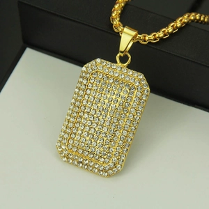 Goldene Hip-Hop-Halskette mit funkelnden Kristallen und quadratischer Box-Kette