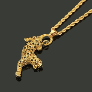Collier pendentif léopard doré luxueux avec strass noirs et chaîne en corde torsadée