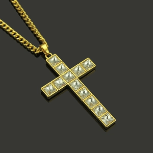 Pendentif croix hip hop doré pour hommes serti de pierres brillantes à coupe baguette