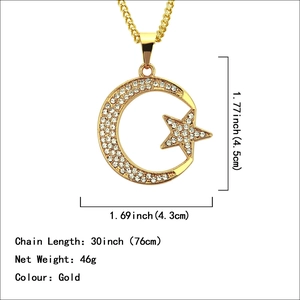 Collier hip hop doré avec pendentif lune et étoile orné de strass scintillants