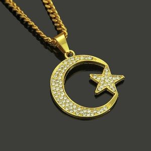 Collier hip-hop avec pendentif lune et étoile givré et chaîne à maillons dorés