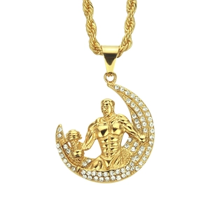 Pendentif homme musclé doré avec haltères sur base en croissant de strass blancs