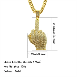Pendentif main doigt d'honneur hip hop doré avec cristaux et détails de dimensions