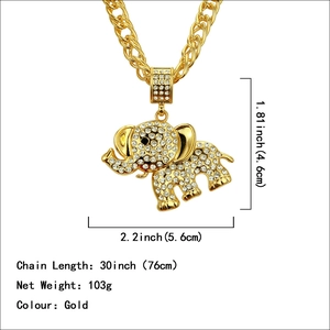 Collana con ciondolo a elefante con strass scintillanti e catena a corda dorata
